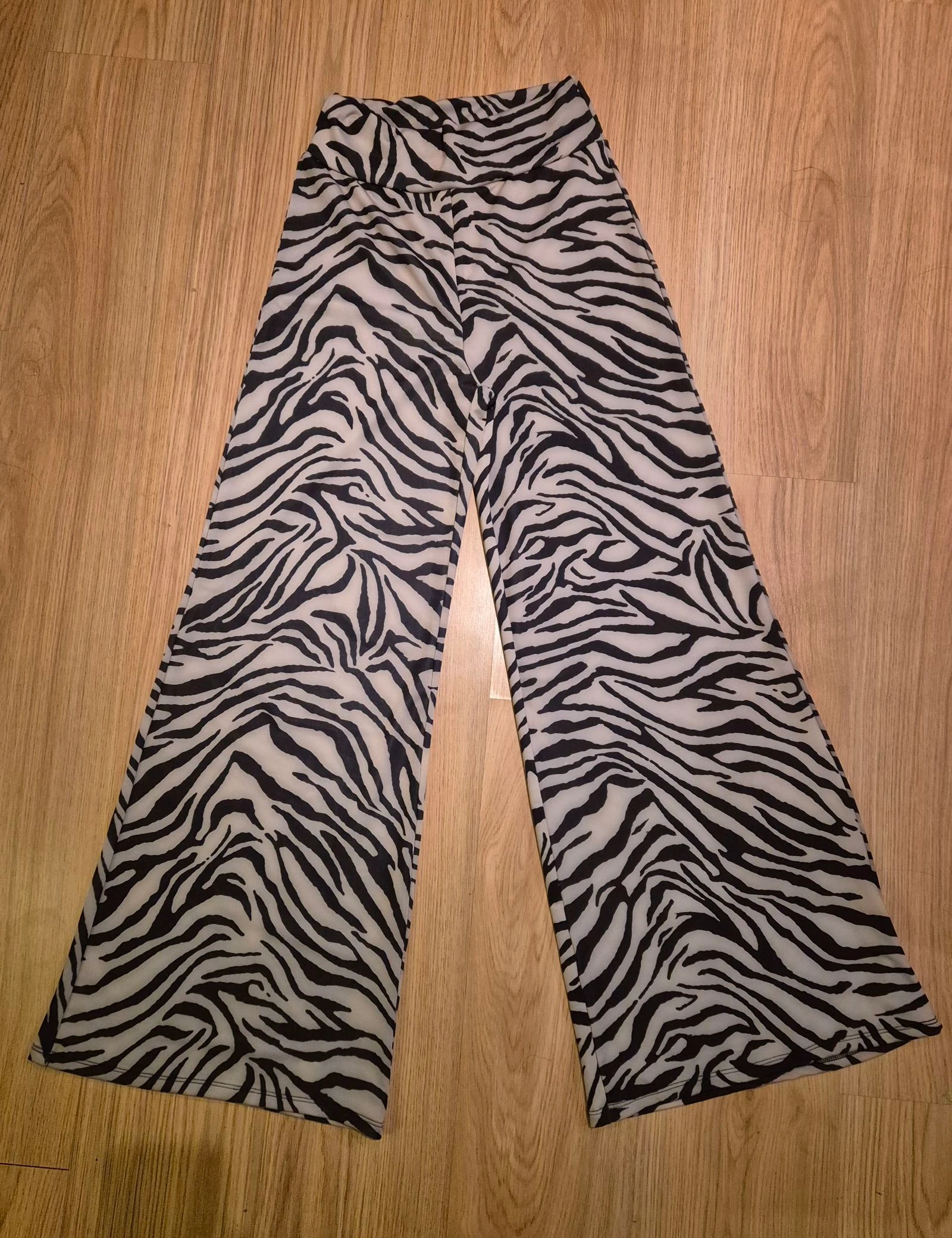 Pantalonas padrão zebra novas TU